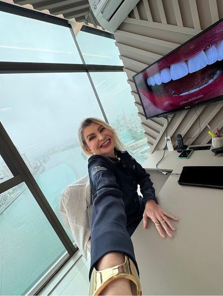 Foto 3 de Dra. Cibele Batista | Lentes de Contato Dental e Facetas em Resina em Campina Grande