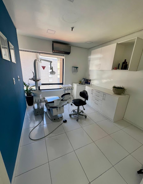 Foto 3 de Dra Cibele Bock - Cirurgiã-Dentista