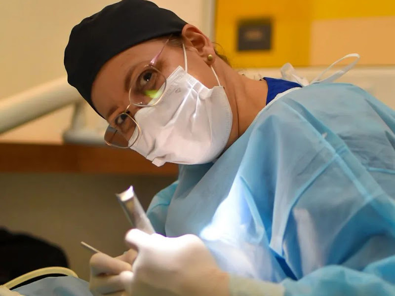 Foto de Dra. Cladis Maschke | Implantes e Próteses Dentárias