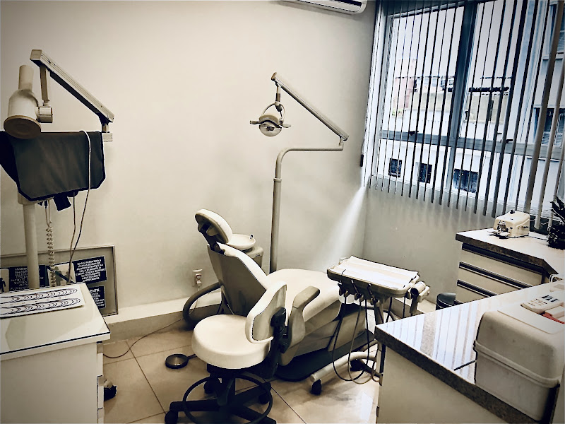 Foto 3 de Dra. Cladis Maschke | Implantes e Próteses Dentárias