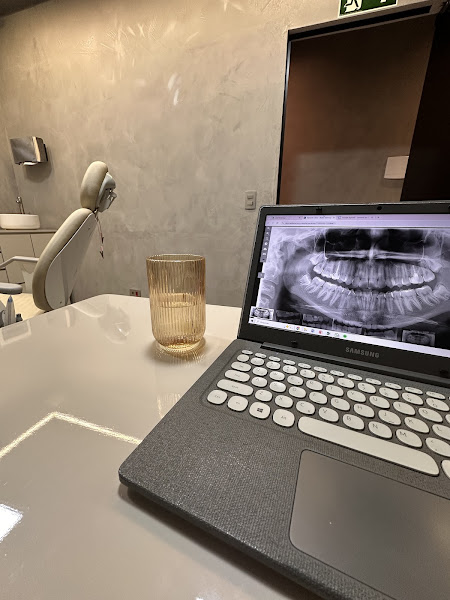 Foto 2 de Dra. Clara Siqueira • Endodontia e Clínica Geral (Tratamento de Canal) em São Carlos