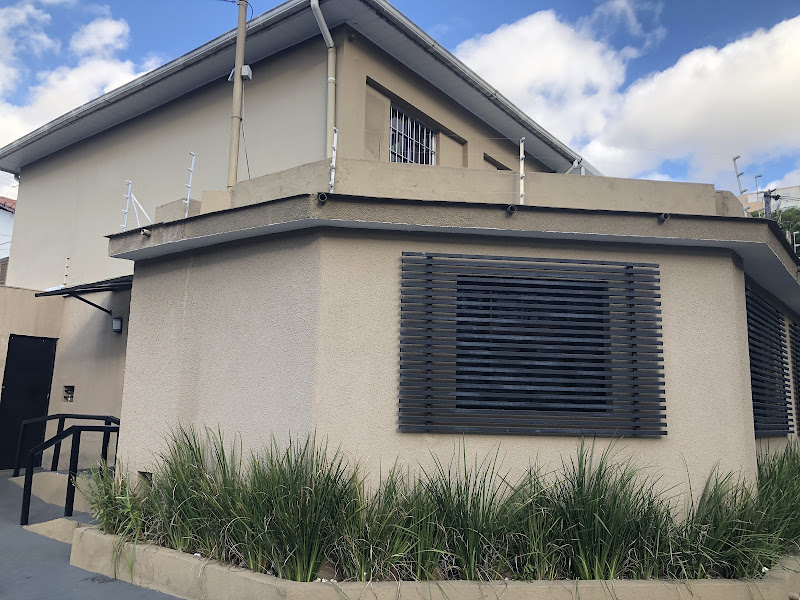 Foto de Dra Cláudia Borges - Implantes Dentários - Carga Imediata - Protocolo - Prótese Dentária - Especialista em Implante