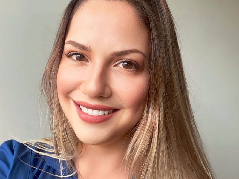 Foto 8 de Dra Cláudia Borges - Implantes Dentários - Carga Imediata - Protocolo - Prótese Dentária - Especialista em Implante