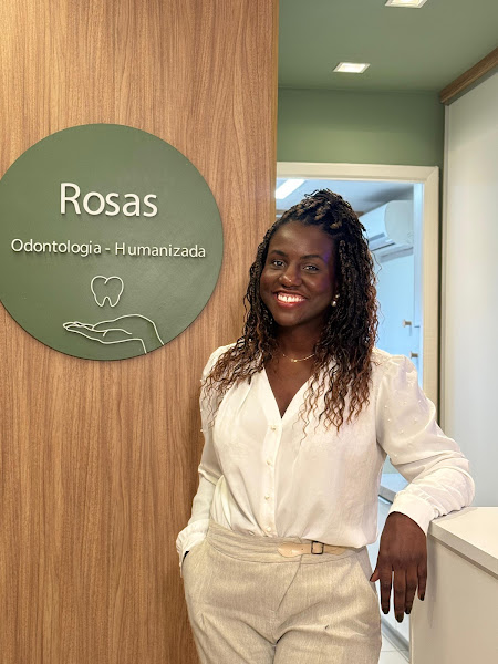 Foto 2 de Dra Claudia Rosas Clareamento Dental - Dentista no Cachambi - Odontologia Humanizada