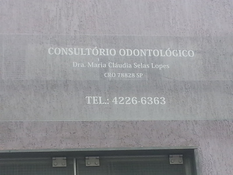 Foto 2 de Dra. Cláudia Selas - Odontologia