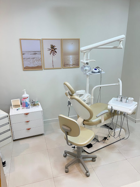 Foto 2 de Dra Cláudia Teles - Odontologia e estética