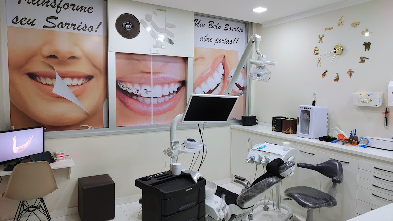 Foto 2 de Dra. Claudinéia M. Teixeira - OrtoLaser Odontologia