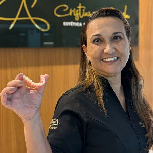 Foto 2 de Dra. Cristiane Almeida Estética e Reabilitação Oral