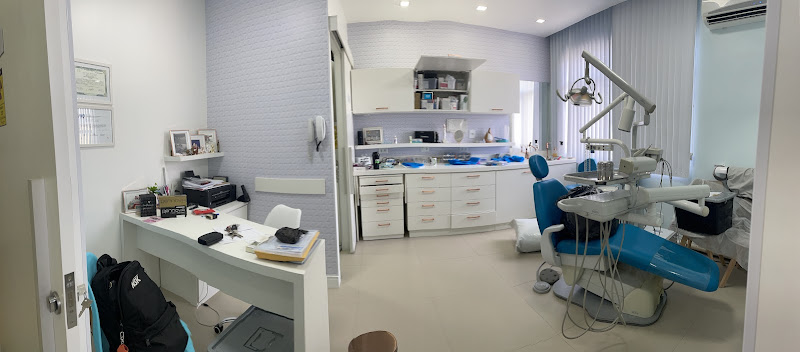 Foto 2 de Dra Cristiane Borsodi Odontologia Integral - Ortodontia e Implantodontia