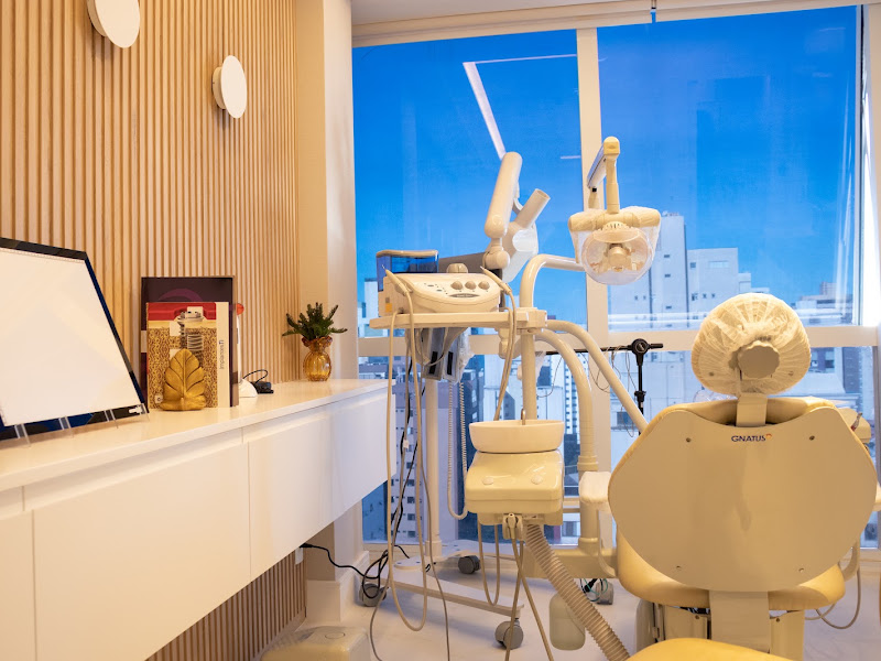Foto de Dra Cristiane De Martin | Ortodontia | Alinhadores Invisíveis | Sousmile | Invisalign | Vitória/Vila Velha, ES