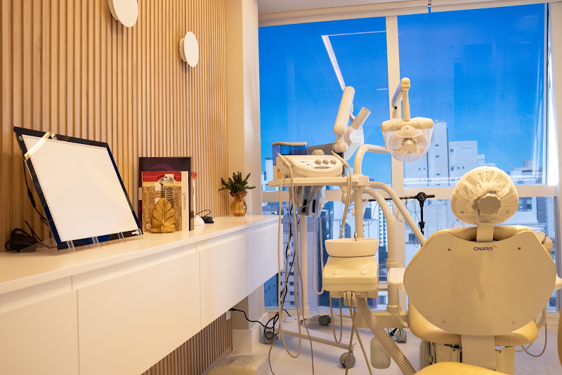 Foto 2 de Dra Cristiane De Martin | Ortodontia | Alinhadores Invisíveis | Sousmile | Invisalign | Vitória/Vila Velha, ES