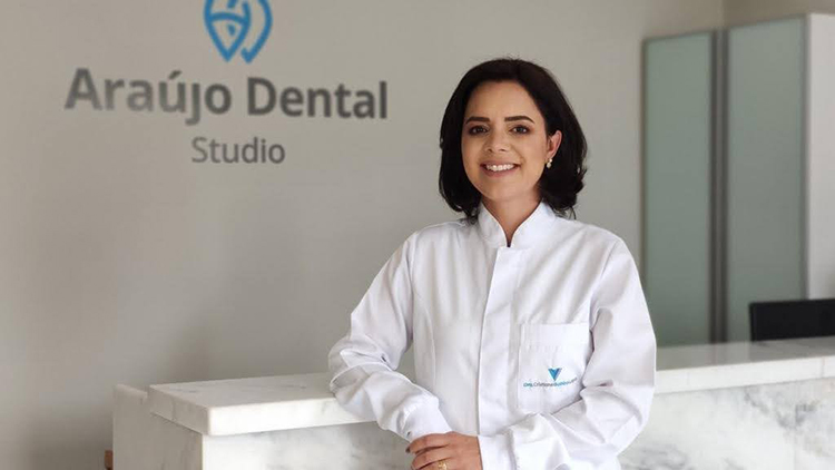 Foto 2 de Dra. Cristiane Gobbo Lopes - Endodontia especializada
