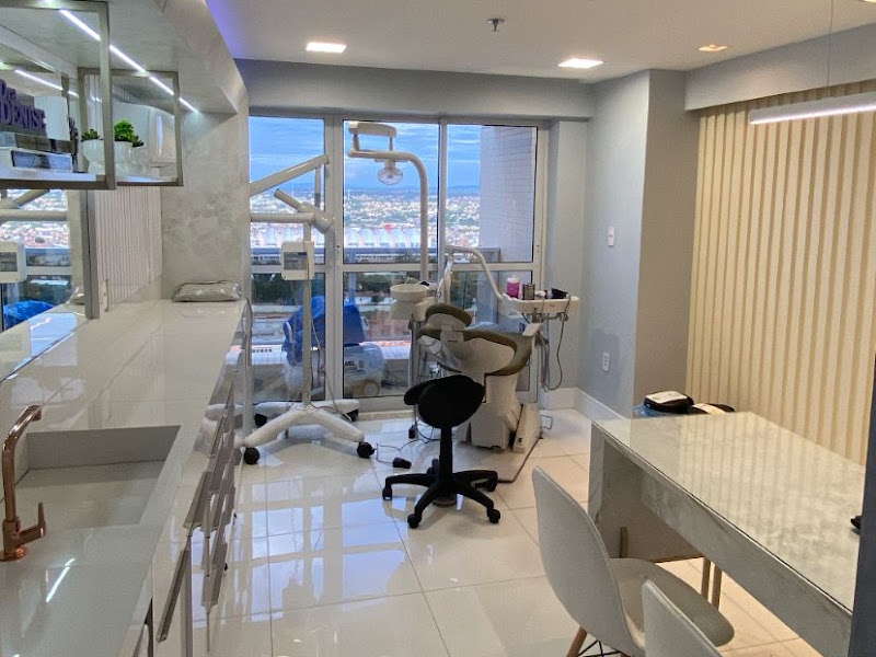 Foto 2 de Dra. Cristina Barros - Dentista em Juazeiro do Norte
