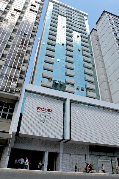 Foto 3 de Dra. Cristina - Cirurgiã Dentista | Cirurgias de Siso e Endodontia Microscópica (Tratamento de Canal)