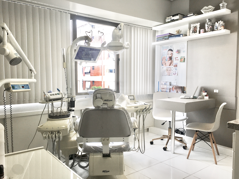 Foto 3 de Dra. Cristina Sombrio - Dentista