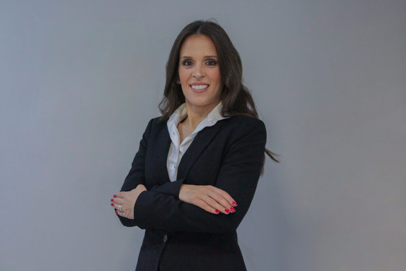 Foto 2 de Dra. Cynthia Pimenta | Cirurgiã Dentista, Implantes Dentários e Clareamento Dental | Curitiba