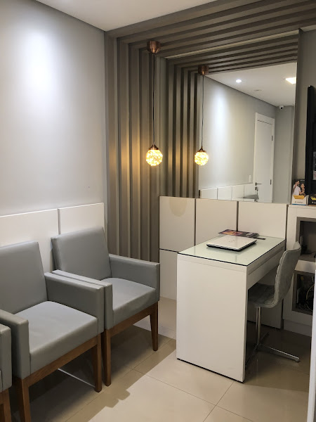 Foto 3 de Dra. Cynthia Pimenta | Cirurgiã Dentista, Implantes Dentários e Clareamento Dental | Curitiba