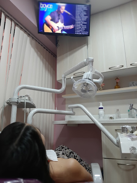 Foto 2 de Dra. Cynthia Vale - Odontologia Especializada