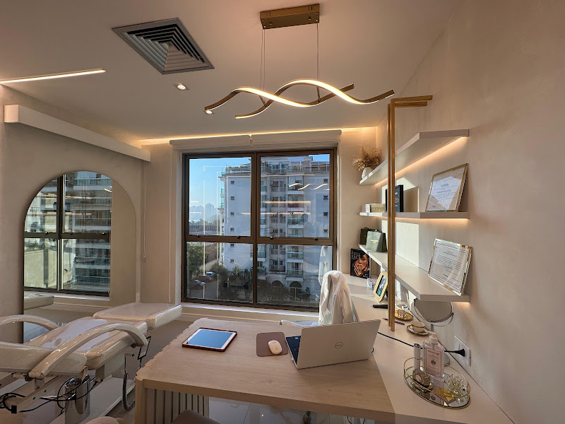 Foto 3 de Dra. Daiana Oliveira - Harmonização Facial | Preenchimento Labial