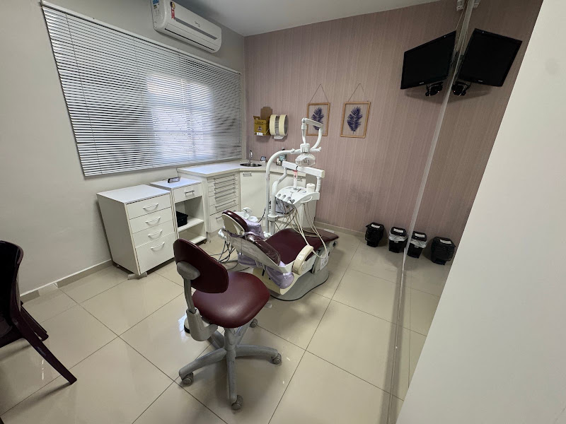 Foto 3 de Dra. Daiane Camila Arantes Ribeiro / Cirurgiã Dentista - Clinico Geral