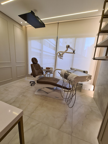 Foto 2 de Dra. Dâmilie Gardim, Dentista