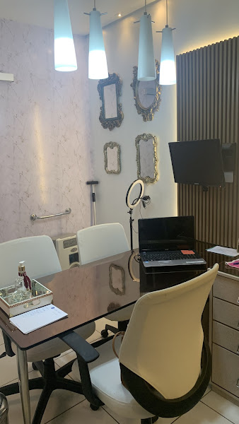 Foto 3 de Dra. Daniela Carneiro - Odontologia Estética e Implantes