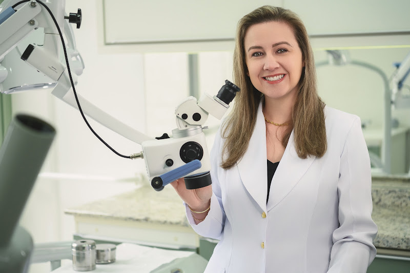 Foto 2 de Dra. Daniela Hansel - ENDODONTIA MICROSCÓPICA - TRATAMENTO DA DOR DE DENTE EM SANTA CRUZ DO SUL - DENTISTA