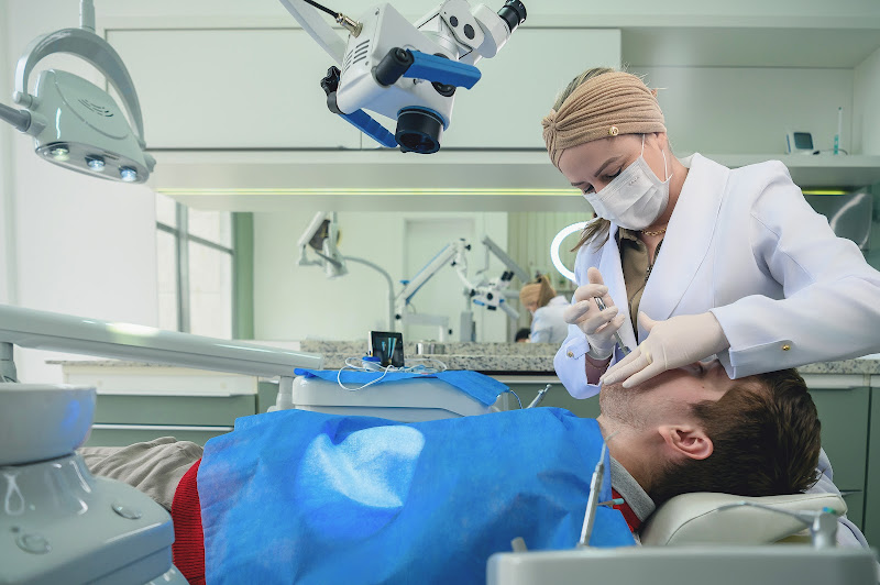 Foto 3 de Dra. Daniela Hansel - ENDODONTIA MICROSCÓPICA - TRATAMENTO DA DOR DE DENTE EM SANTA CRUZ DO SUL - DENTISTA