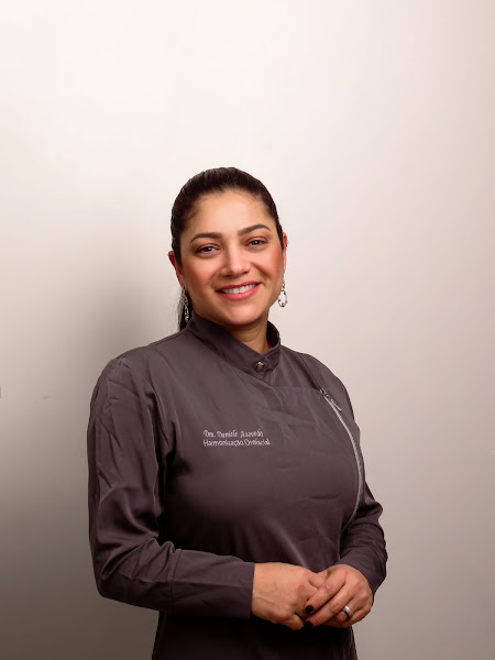 Foto 2 de Dra. Daniele Azevedo/Dentista Harmonizacao facial Campo Grande RJ