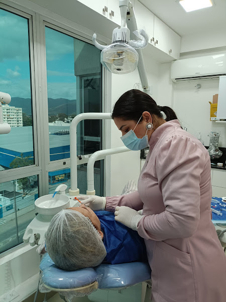 Foto 3 de Dra. Daniele Azevedo/Dentista Harmonizacao facial Campo Grande RJ