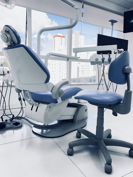 Foto 2 de Dra. Daniele Canova Maso | Odontologia Especializada | Especialista em Endodontia (Tratamento e Retratamento de Canal)