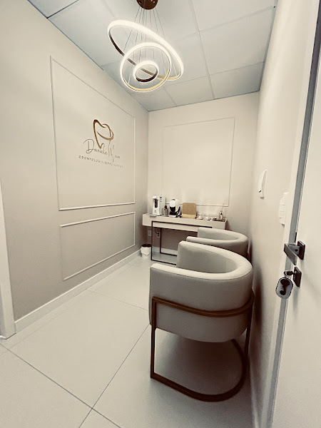 Foto 3 de Dra. Daniele Canova Maso | Odontologia Especializada | Especialista em Endodontia (Tratamento e Retratamento de Canal)