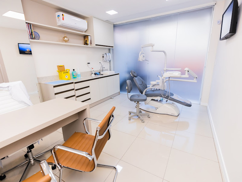 Foto 5 de Dra. Daniele Canova Maso | Odontologia Especializada | Especialista em Endodontia (Tratamento e Retratamento de Canal)