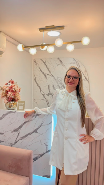 Foto 3 de Dra. Daniele Diniz de Aquino | Implantes e Clínica Geral