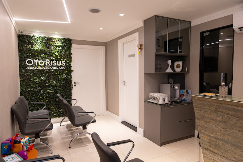 Foto 3 de Dra. Daniele Farias Moreira -Invisalign | Harmonização Facial | Ortodontia Criança e Adulto