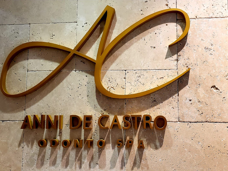 Foto 9 de Dra. Daniella Auday: Especialista em Implantes e Próteses Dentárias na Clínica de Referência