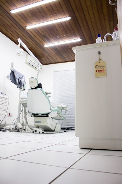 Foto 3 de Dra. Danielle Christine Furtado Cenci CRO 79536