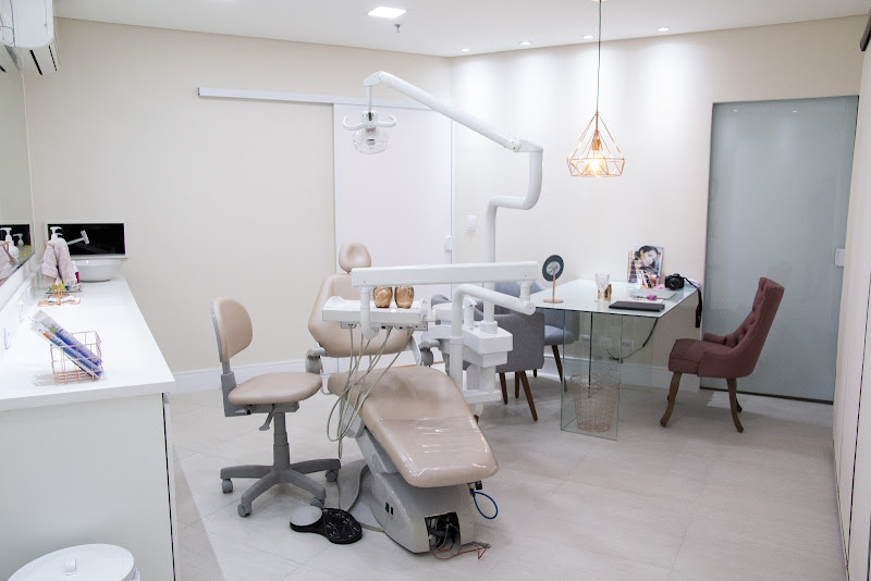 Foto 2 de Dra. Danielle Freitas - Odontologia