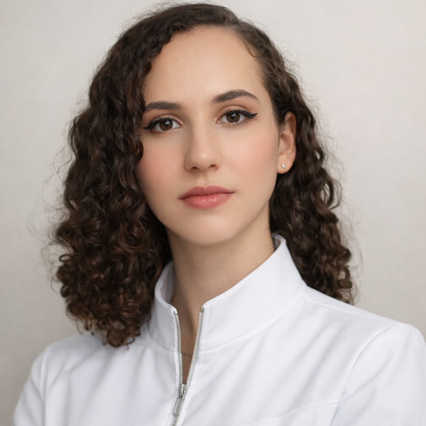 Foto 2 de Dra. Danielli – Clareamento Dental & Alinhadores Invisíveis