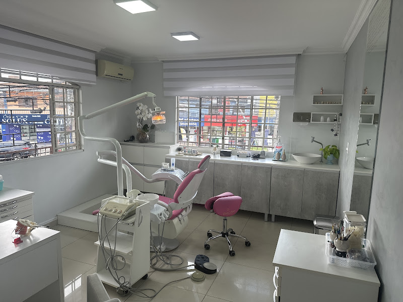 Foto 3 de Dra Danna Lopes - Odontologia - Curitiba