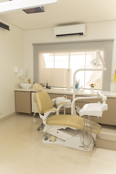 Foto 3 de Dra. Danyella Silva | Implante Dentário em Sinop