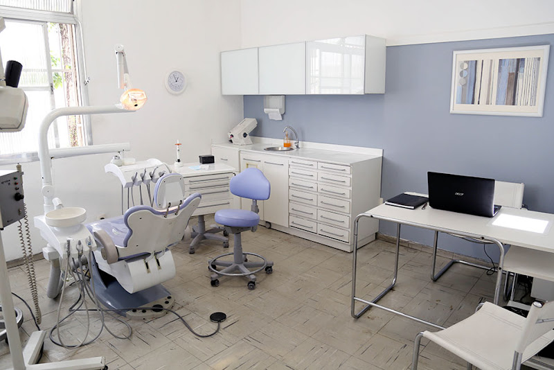 Foto 3 de Dra. Débora Carneiro Odontologia na Aclimação