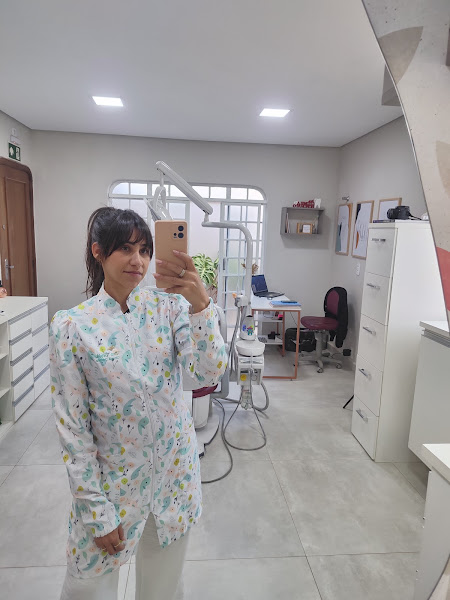 Foto 2 de Dra. Débora Carvalho | Odontopediatra | Dentista infantil em Varginha