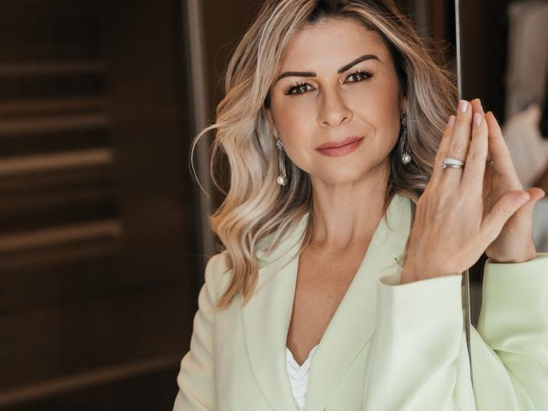 Foto 5 de Dra. Débora Cavour - Ortodontista - Alinhadores invisíveis - Invisalign e Sousmile- Macaé-RJ