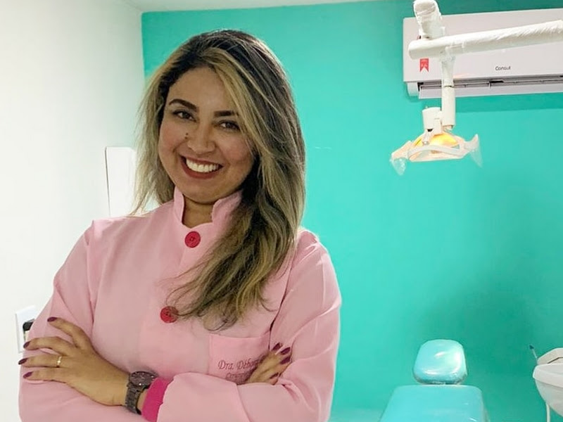 Foto 6 de Dra. Débora Cavour - Ortodontista - Alinhadores invisíveis - Invisalign e Sousmile- Macaé-RJ