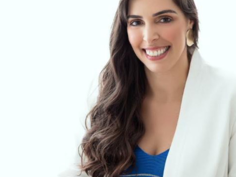 Foto 7 de Dra. Débora Cavour - Ortodontista - Alinhadores invisíveis - Invisalign e Sousmile- Macaé-RJ