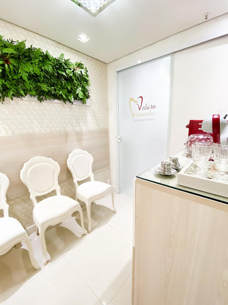 Foto 2 de Dra. Debora Guimarães - Odontologia Estética e Reabilitação Oral