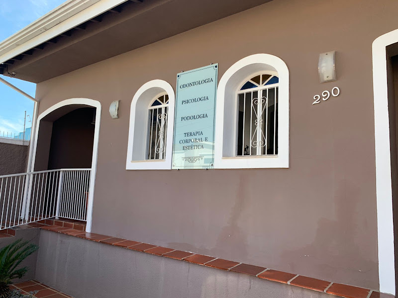 Foto de Dra Débora Lopes de Castro