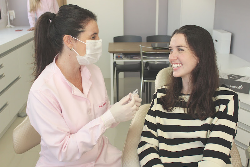 Foto 2 de Dra. Débora Piazza Bastos, Cirurgiã-dentista