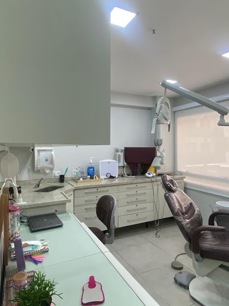 Foto de Dra Débora Teresa | Dentista | Especialista em Prótese e Clínico Geral